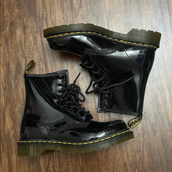 NEW Dr. Martens Docs Black Patent Leather unisex Boots Ladies 6 - Picture 4 of 15